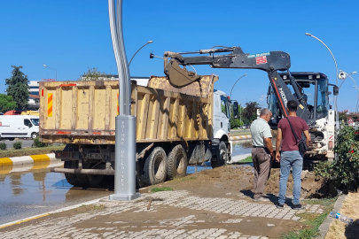 Belediye Ekiplerinden Su Patlağına Müdahale