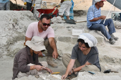 Perinthos Antik Kenti'nde Ortaya Çıkarılan Tiyatroda, Heykel ve Mezar Bulundu