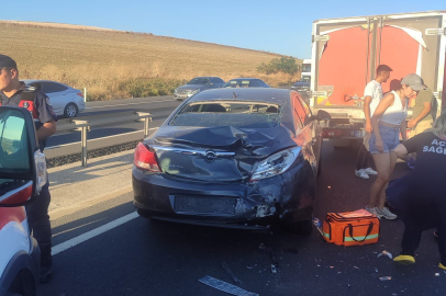 Tekirdağ'da Motosiklet Otomobile Çarptı: 2 Yaralı