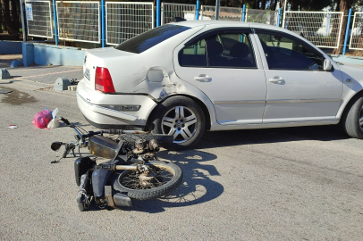 Keşan’da Otomobil ile Çarpışan Motosiklette 2 Kişi Yaralandı