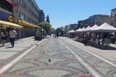 Sıcaklıklar Arttı, Saraçlar Caddesi Boş Kaldı