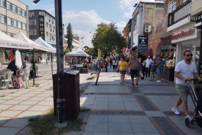 Sıcaklık Arttı, Vatandaş Gölgeye Kaçtı