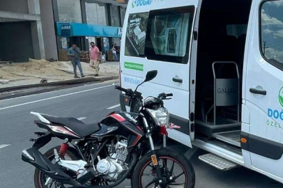 Motosiklet İle Minibüs Çarpıştı: 1 Yaralı