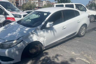 Polis Otosu İle Otomobil Çapıştı: 2 Yaralı