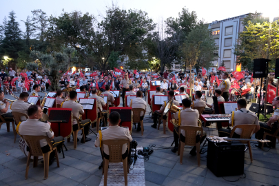 Zafer Bayramı Kutlamalarında Askeri Bando Konser Verdi