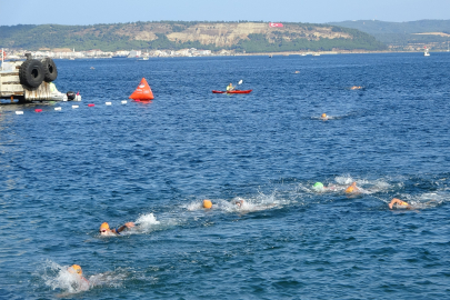 Çanakkale Boğazı'nda Yüzme Yarışması Düzenlendi