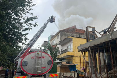 Çanakkale'de Çatıda Çıkan Yangın Söndürüldü