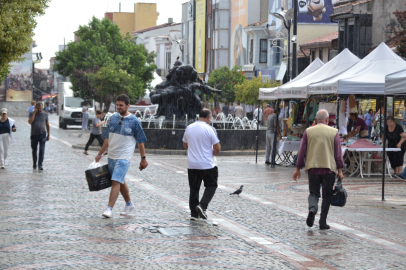 Edirne’de Kısa Süreli Yağış Vatandaşları Hazırlıksız Yakaladı