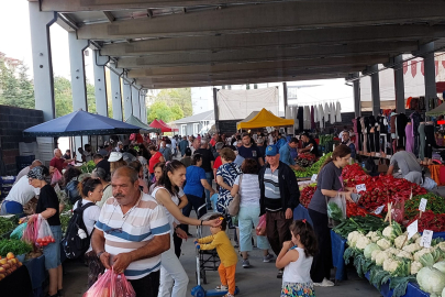 Edirne’deki Halk Pazarında Alışveriş Yoğunluğu