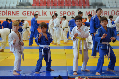 Edirne’ye Uluslararası Judo Antrenörlerinden Tam Not