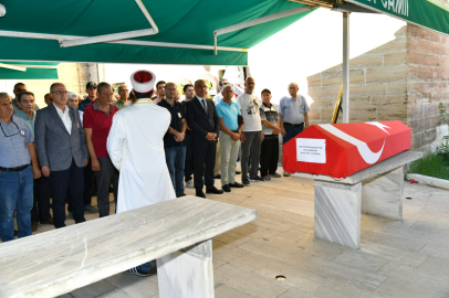 Vali Soytürk, Çeşmeliler’in Cenaze Törenine Katıldı