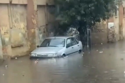 İstanbul’da Sağanak Yağış Etkili Oldu, Yollar Göle Döndü