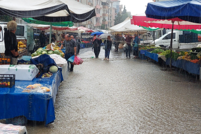 Tekirdağ'da Şiddetli Yağış, Salı Pazarı'nı Sular Altında Bıraktı