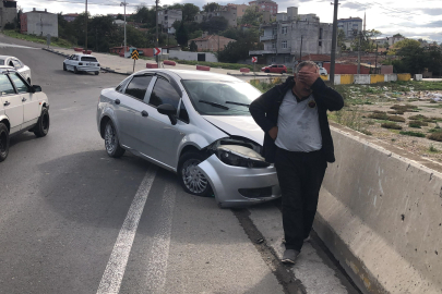 Yardıma Diye Geldikleri Kazazedenin Telefonunu Çaldılar