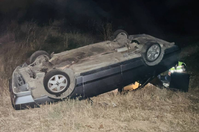 Çanakkale'de Otomobilin Tarlaya Devrilmesi Sonucu 2 Kişi Yaralandı