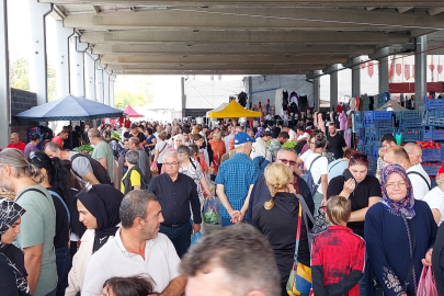 Edirne’deki Halk Pazarında Yoğunluk