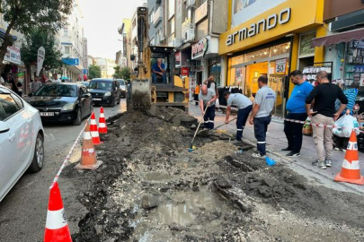 Keşan Belediyesi İsmet İnönü Caddesi'ndeki Su Arızasını Kısa Sürede Giderdi