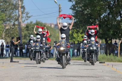 Edirne'de Eğitimlerini Tamamlayan Motosikletli Yunus Timi Gösteri Yaptı