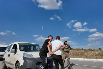 Kırklareli'nde 11 Düzensiz Göçmen ile 1 İnsan Kaçakçısı Yakalandı