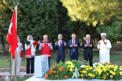 Kırklareli Valisi Turan, Şehitliği ve Şehit Ailelerini Ziyaret Etti