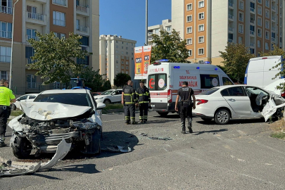 Tekirdağ'da Otomobiller Çarpıştı; 1'i Ağır 3 Yaralı