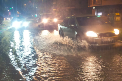 Edirne'de Şiddetli Sağanak Etkili Oluyor