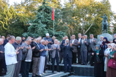 Kırklareli Valisi Turan, Umre Yolcularını Dualarla Uğurladı