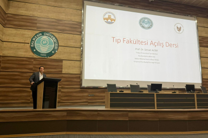 Prof. Dr. Altay, Balıkesir Üniversitesi Tıp Fakültesinde Açılış Dersini Verdi