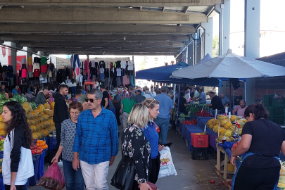 Edirne Halk Pazarı Sıcak Havada Dolup Taştı