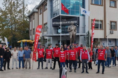 Üç Kişinin İşine Son Veren CHP'li Büyükkarıştıran Belediyesi İşçileri Eylem Yaptı