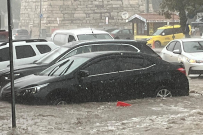 Gelibolu'da Sağanak Yağış Hayatı Olumsuz Etkiledi