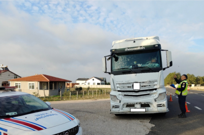 Kırklareli'nde Yük Taşıyan Araçlar Denetlendi