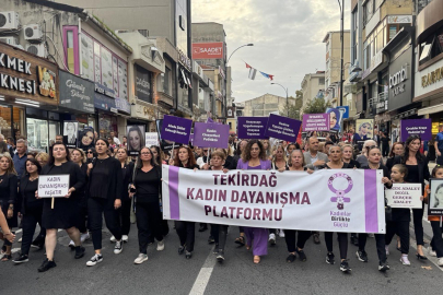 Tekirdağ'da Kadınlar, 'Siyah' Giyerek 'Kadına Şiddet'i Protesto Etti