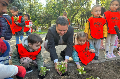 Lüleburgaz'da Öğrenciler Çiçek Dikti