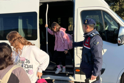 Edirne'de Trafik Jandarması, Okul Servislerine Yönelik Denetimlerini Sürdürüyor