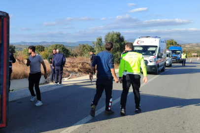 Çanakkale'de Şarampole Devrilen Kamyondaki 2 Kişi Yaralandı