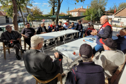 Demirhanlı Köyünde Çiftçiler Bilgilendirildi