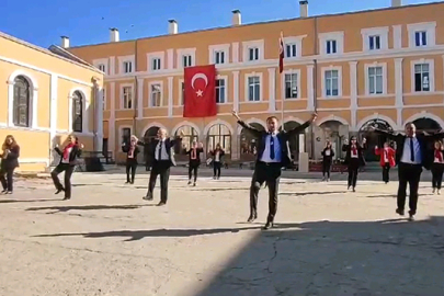 Edirne'de Öğretmenler Zeybek Oynadı, Öğrenciler İzledi