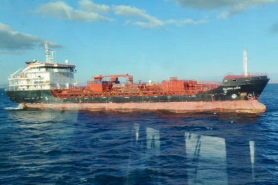 Çanakkale Boğazı'nda Arızalanan Tanker Güvenli Bölgeye Demirletildi