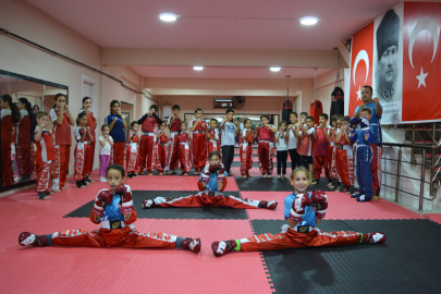 Tekirdağ'da Kick Boksçular Önce Kitap Okuyor Sonra Antrenman Yapıyor