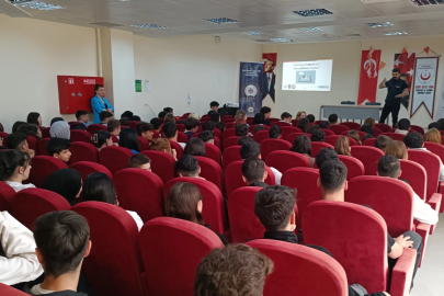 Tekirdağ'da Öğrenciler Siber Suçlara Karşı Bilgilendirildi