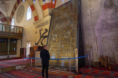 Kabe'nin Kapı Örtüsü Edirne Eski Cami'de Sergileniyor