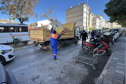 Edirne'de Trafik Akışı ve Yayaların Geçişini Engelleyen Dubalar Toplandı