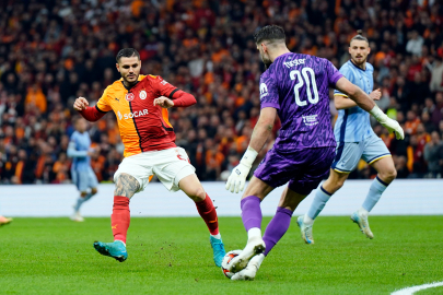 Galatasaray İlk Yarıyı Önde Tamamladı