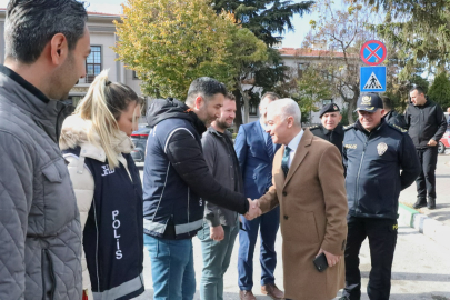 Vali Turan, Düzensiz Göçmenlerin Tespitini Yapan Mobil Göç Noktası Aracını İnceledi