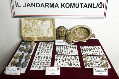 Edirne'de 2 Araçta 355 Tarihi Eser Ele Geçirildi; 2 Gözaltı