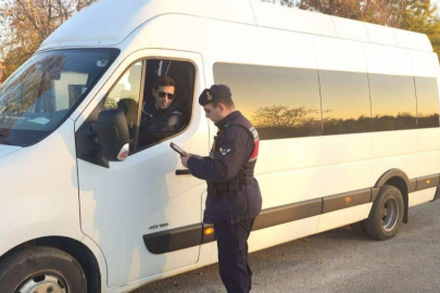 Edirne'de Jandarma Ekiplerinin Okul Servisi Denetimleri Sürüyor