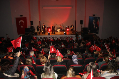 Uzunköprü Belediyesi’nin Kurtuluş Bayramı Konseri Halktan Yoğun İlgi Gördü