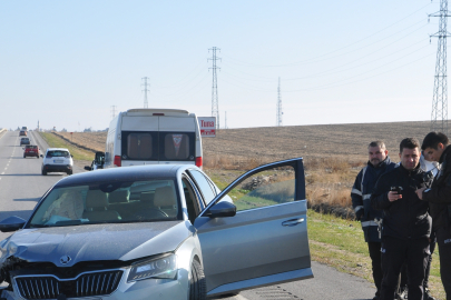 Kırklareli'nde Bariyere Çarpan Otomobilin Sürücüsü Yaralandı