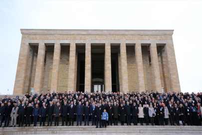 Milli Eğitim Bakanı Tekin, Tüm İllerden Gelen Öğretmenlerle Anıtkabir'i Ziyaret Etti